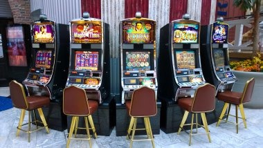 sultan gacor mobile app interface showing live blackjack table and account balance